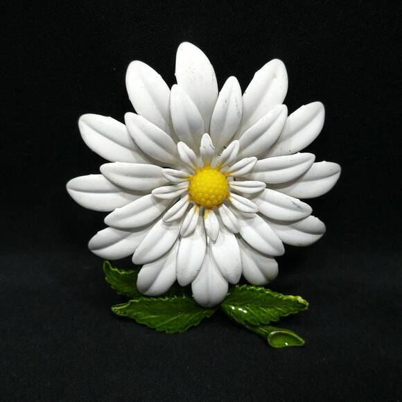 Vintage White Enamel Flower Brooch, 1960s Jewelry - Picture 4 of 10